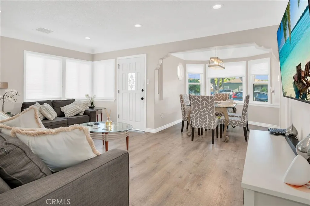 3341 Wisconsin Avenue, South Gate, California 90280 home-pic-2